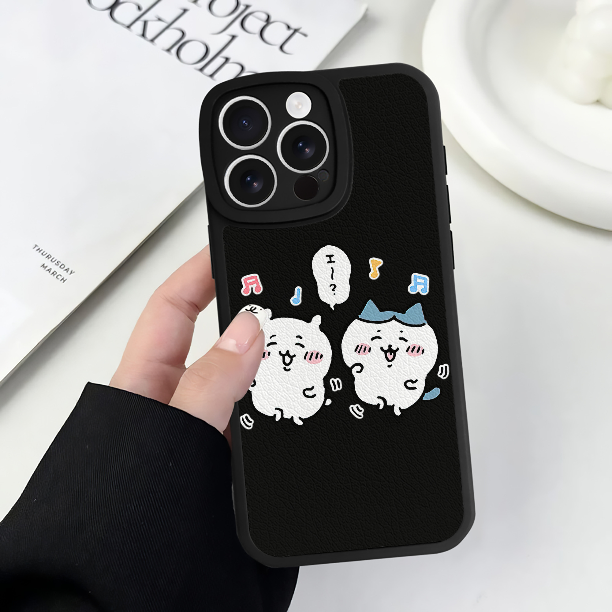 （画像用） ちいかわ ハチワレ Chii-kawa hachiware 【iPhone 16シリーズ対応】シリコンスマホケース（レザー調） 材質：シリコン